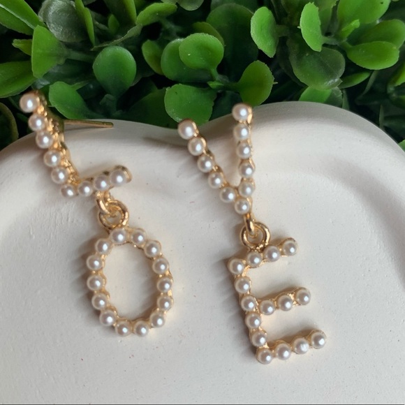 Jewelry - LOVE earring